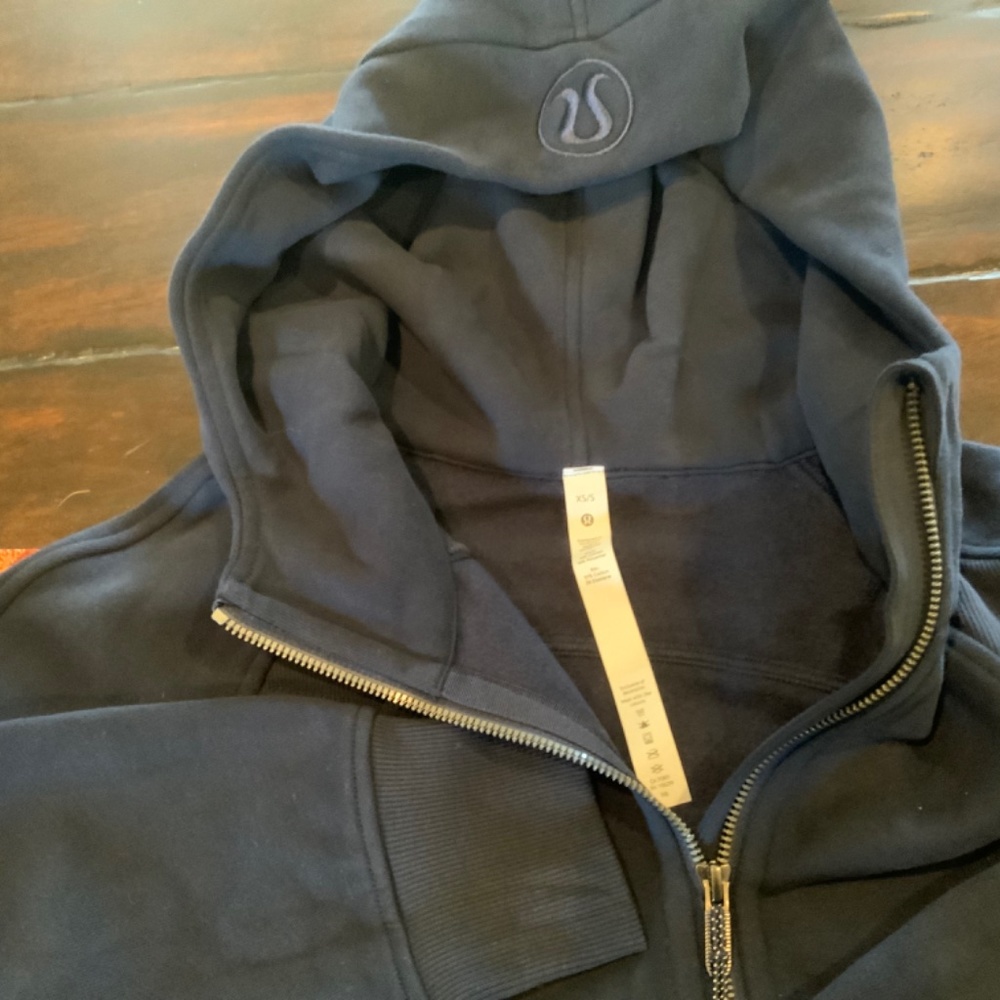 Lululemon Scuba Oversized 1/2 Zip Hoodie , true navy size XS/S, NWT, sold Out - Picture 3 of 4